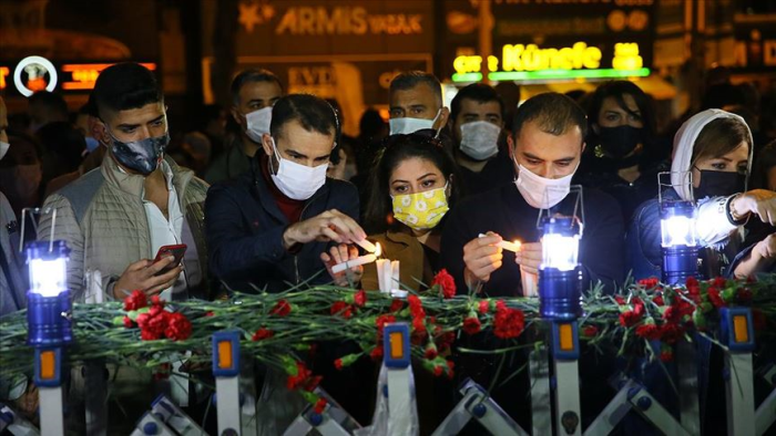 İzmir'deki depremde hayatını kaybedenler anıldı