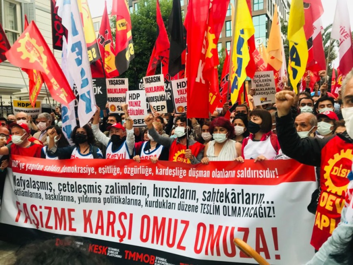 Kadıköy'de HDP İzmir İl başkanlığına yapılan saldırı kınandı